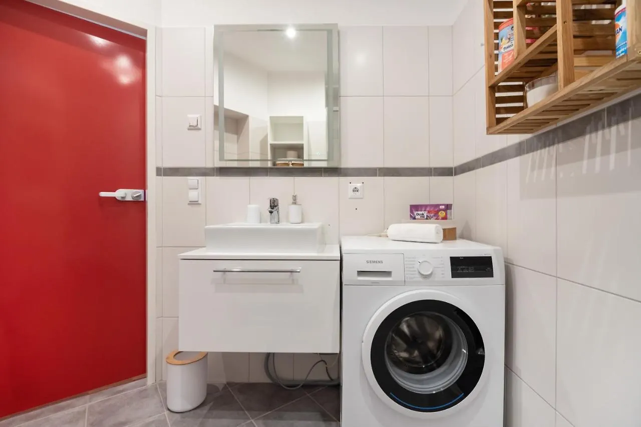 Cozy And Central City Apartment At The Belvedere Wenen Oostenrijk