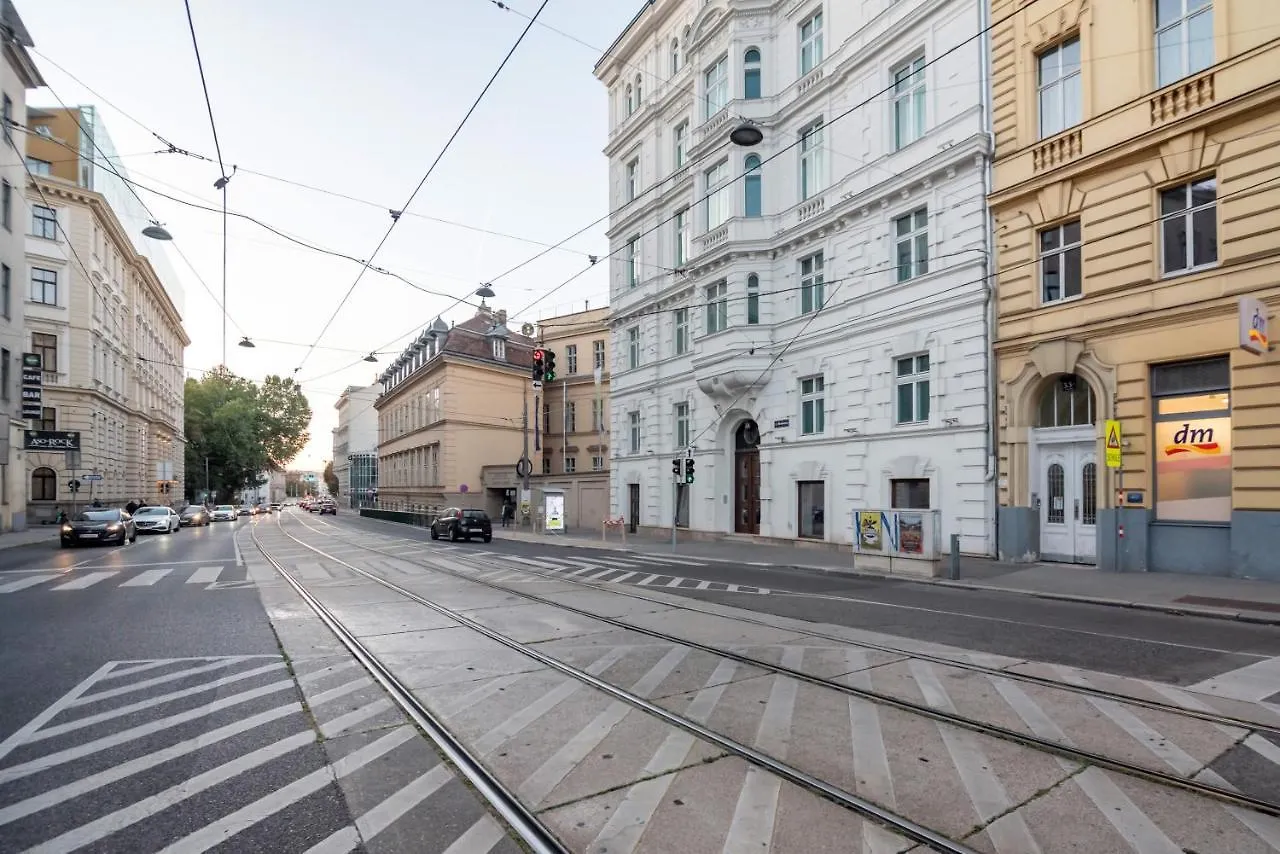 Cozy And Central City Apartment At The Belvedere Wenen